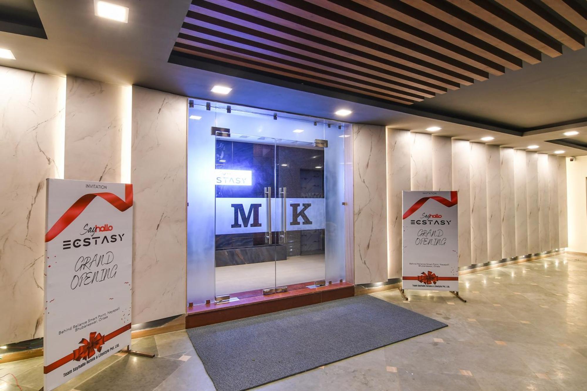 Super Townhouse Oak Sayhallo Ecstasy บูบันเนสชวาร์ ภายนอก รูปภาพ