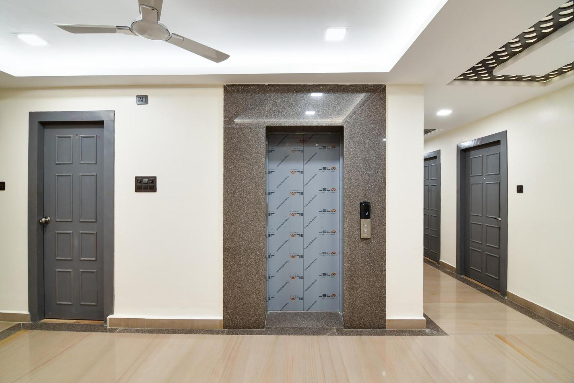 Super Townhouse Oak Sayhallo Ecstasy บูบันเนสชวาร์ ภายนอก รูปภาพ
