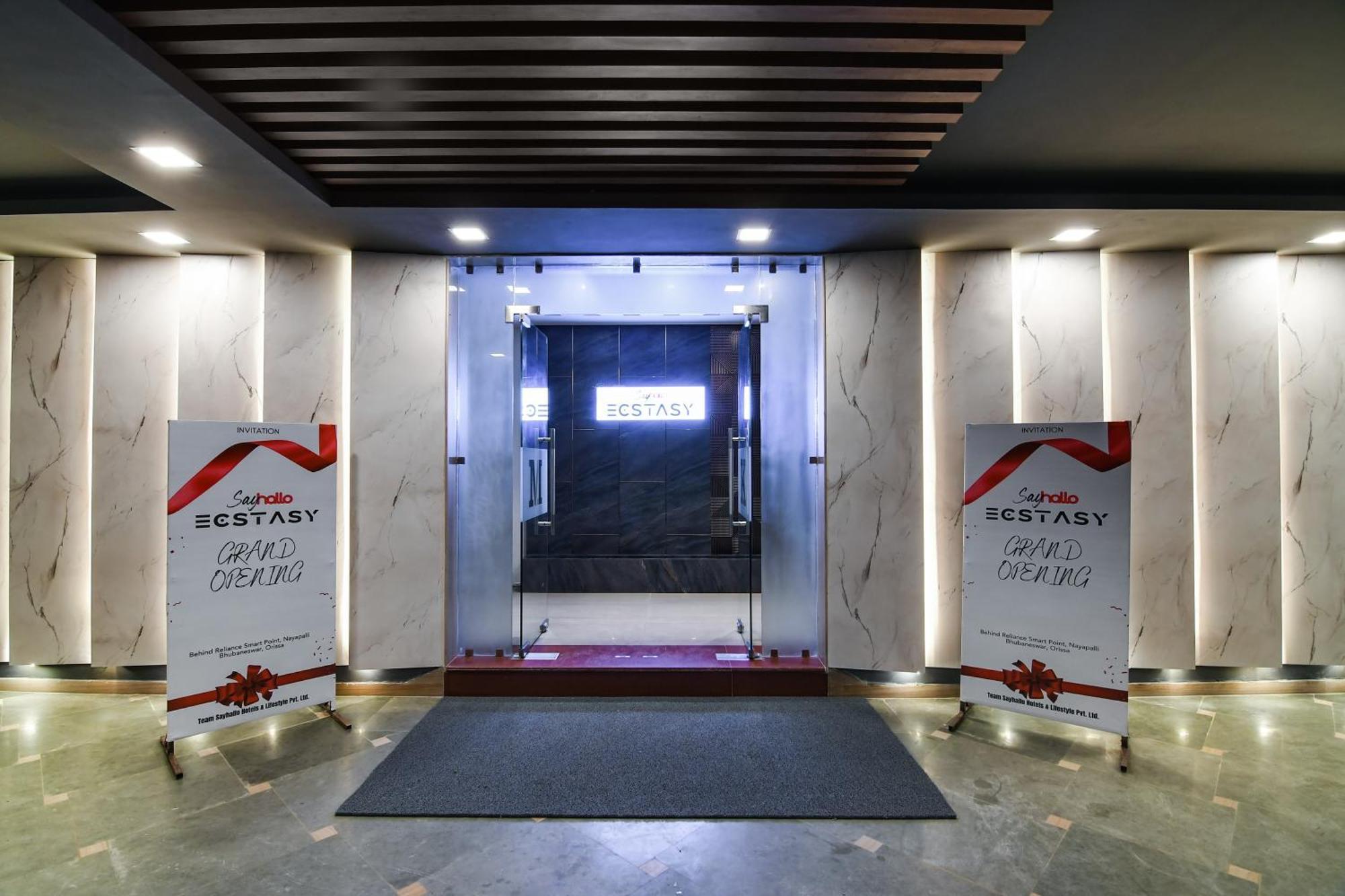 Super Townhouse Oak Sayhallo Ecstasy บูบันเนสชวาร์ ภายนอก รูปภาพ