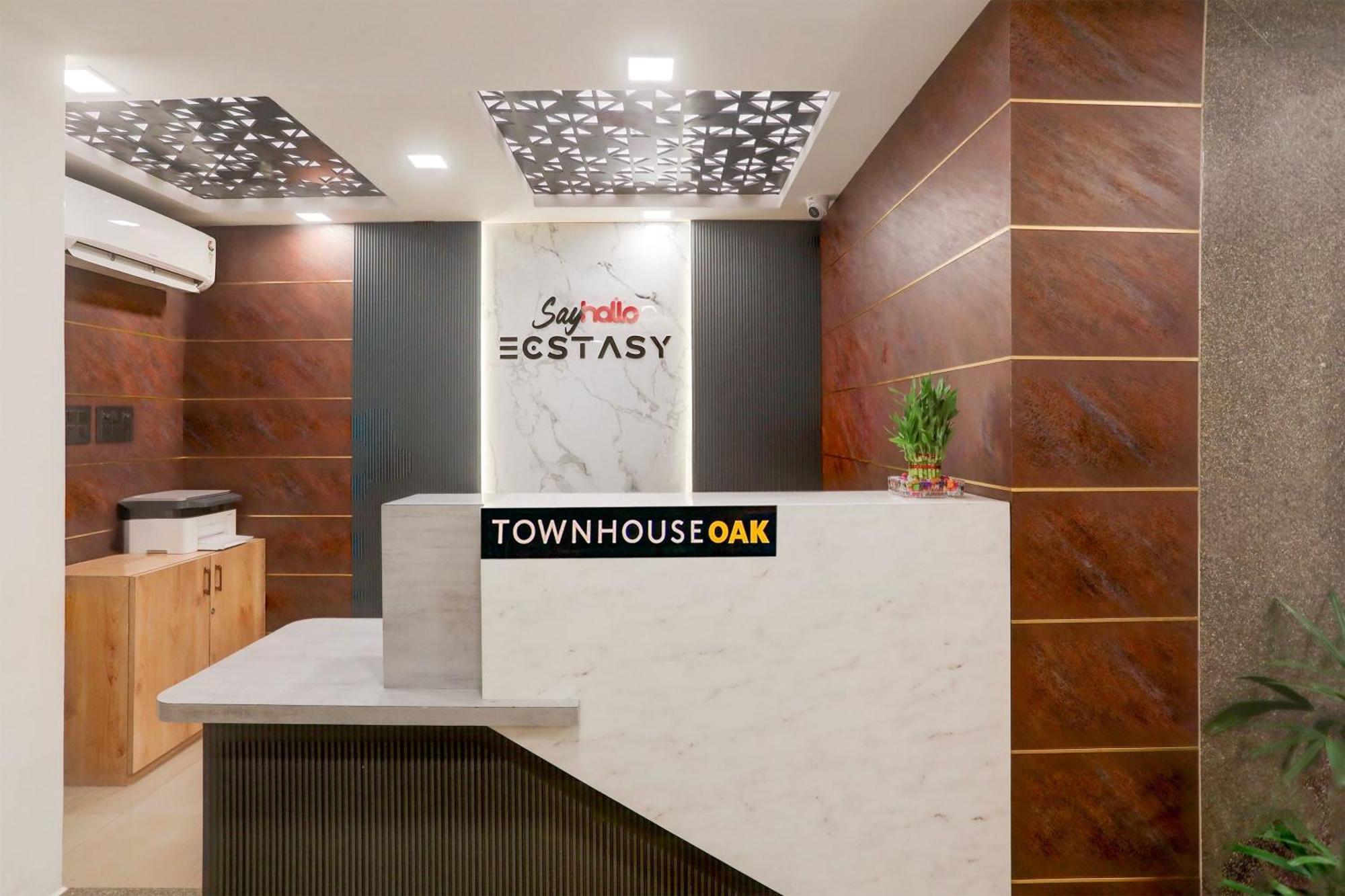 Super Townhouse Oak Sayhallo Ecstasy บูบันเนสชวาร์ ภายนอก รูปภาพ